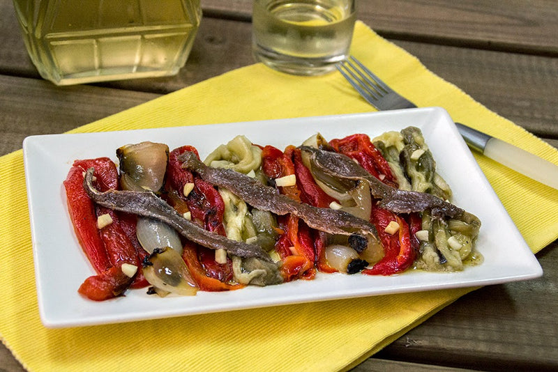Escalivada con anchoas de la costa